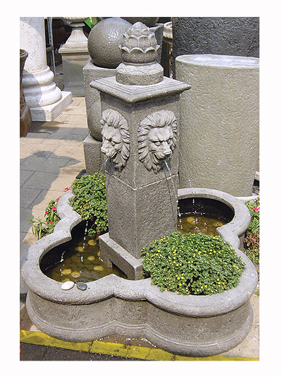 Löwenbrunnen mit Reservoir