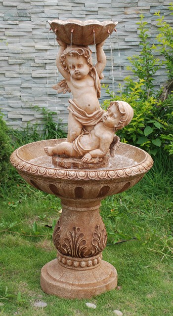 Brunnen mit Engelsfiguren