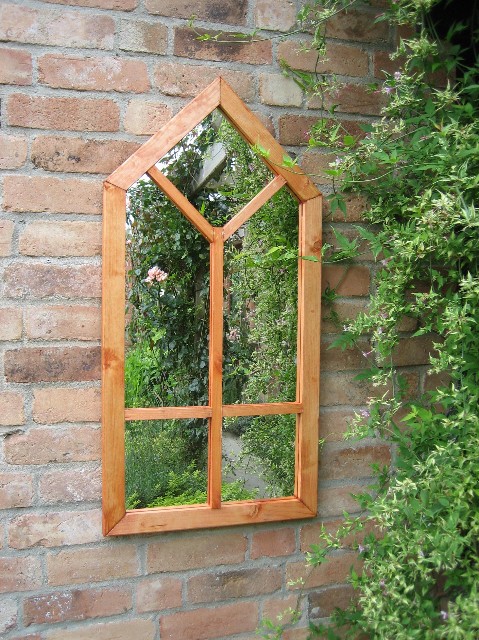 Gotischer Gartenspiegel aus Holz