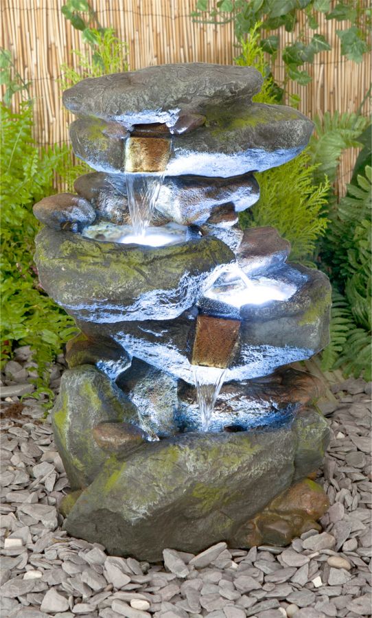 Beleuchteter Kaskadenbrunnen "Bekko Wasserfall"