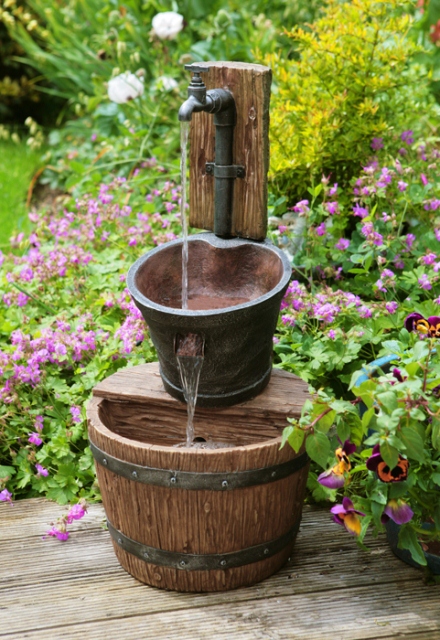 Gartenbrunnen mit Wasserhahn und Eimer und LED-Beleuchtung Garten Fontäne Wasser 