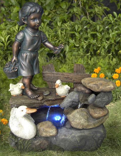 Gartenbrunnen 'Sitzendes Mädchen' mit LED-Beleuchtung und Stein-Effekt Wasser 