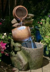 Gartenbrunnen "Cottage Honey Pots" mit LED-Beleuchtung