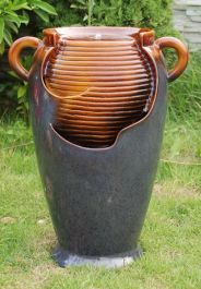 Maria, Keramik-Brunnen mit LED-Beleuchtung